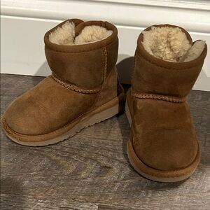 UGG Jona Mini Boots